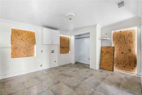 House in Everglades, Florida 4 bedrooms, 162.02 sq.m. № 2068751 - photo 19