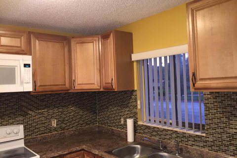 Touwnhouse à louer à West Palm Beach, Floride: 2 chambres, 118.17 m2 № 2274575 - photo 3