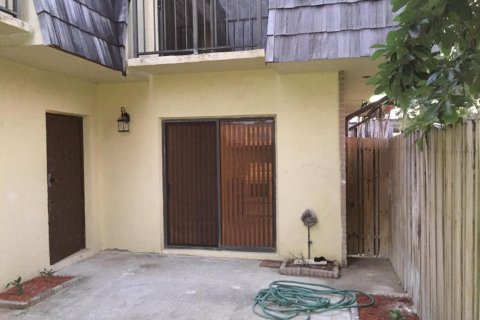 Touwnhouse à louer à West Palm Beach, Floride: 2 chambres, 118.17 m2 № 2274575 - photo 2
