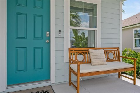 House in Palm Coast, Florida 4 bedrooms, 196.3 sq.m. № 1590328 - photo 3