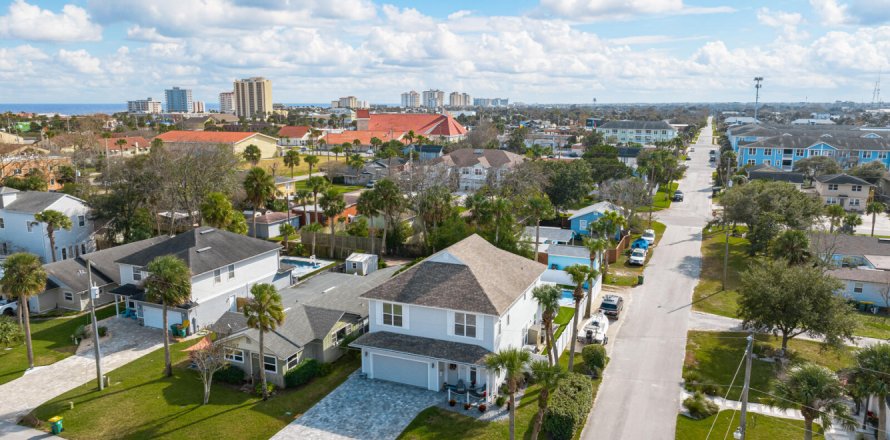 House in Jacksonville Beach, Florida 4 bedrooms, 259.75 sq.m. № 891546