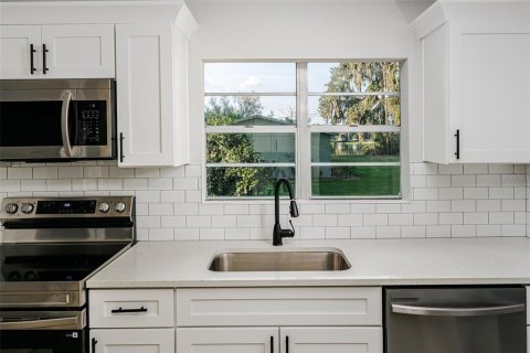 House in Fort Meade, Florida 3 bedrooms, 123.93 sq.m. № 2394290 - photo 3