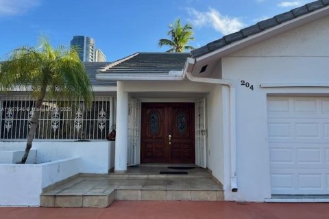 Casa en venta en Sunny Isles Beach, Florida, 4 dormitorios, 244.52 m2 № 1963935 - foto 5