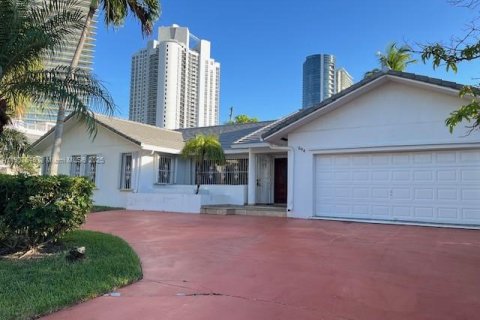 Casa en venta en Sunny Isles Beach, Florida, 4 dormitorios, 244.52 m2 № 1963935 - foto 2