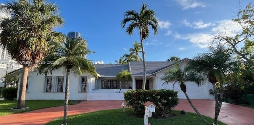 Casa en Sunny Isles Beach, Florida 4 dormitorios, 244.52 m2 № 1963935
