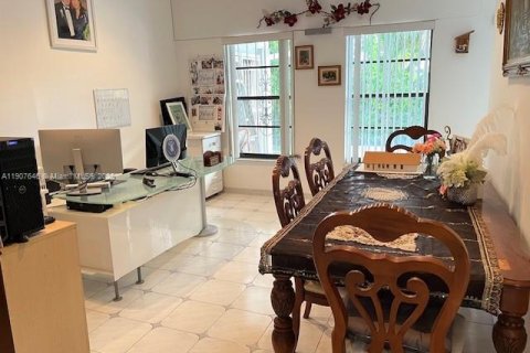 Casa en venta en Sunny Isles Beach, Florida, 4 dormitorios, 244.52 m2 № 1963935 - foto 10