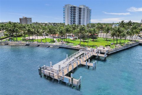 Copropriété à vendre à Pompano Beach, Floride: 2 chambres, 92.9 m2 № 2402145 - photo 10