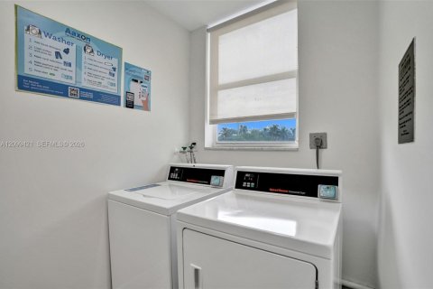 Copropriété à vendre à Pompano Beach, Floride: 2 chambres, 92.9 m2 № 2402145 - photo 25