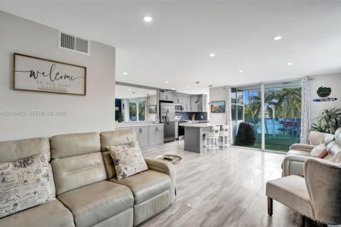 Copropriété à vendre à Pompano Beach, Floride: 2 chambres, 92.9 m2 № 2402145 - photo 4