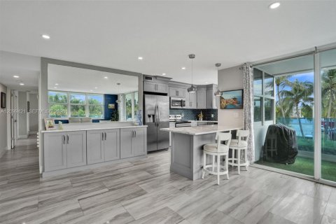 Condo à Pompano Beach, Floride, 2 chambres № 2402145