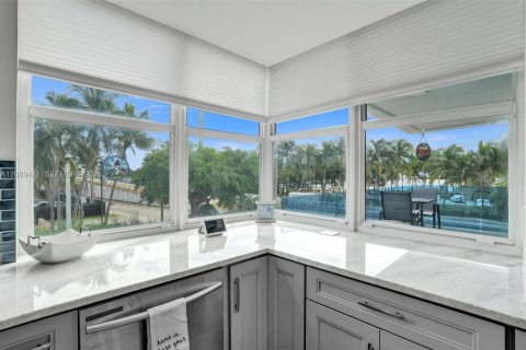 Copropriété à vendre à Pompano Beach, Floride: 2 chambres, 92.9 m2 № 2402145 - photo 3