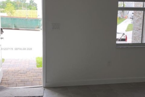 Touwnhouse à vendre à Miami, Floride: 3 chambres, 139.35 m2 № 2154221 - photo 3