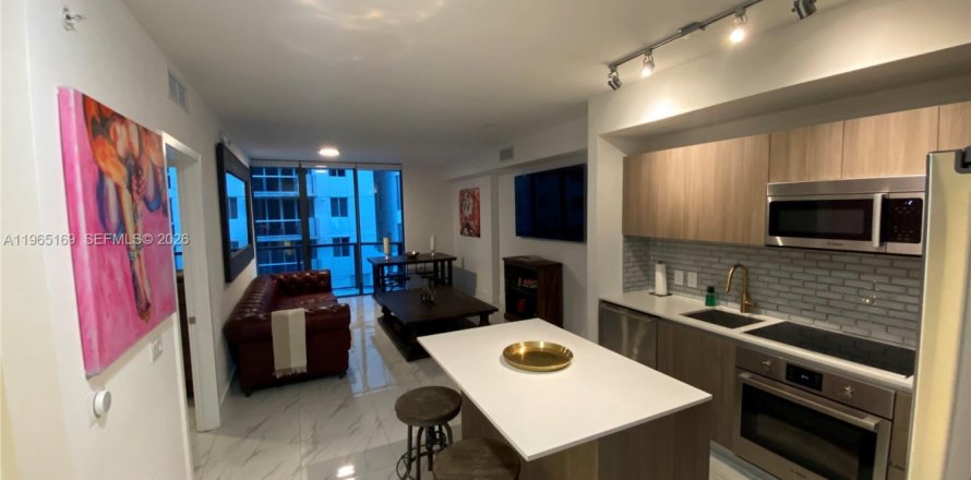 Condominio en Miami, Florida, 1 dormitorio № 2026488