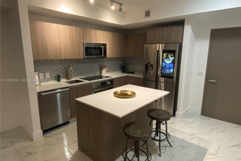 Condominio en alquiler en Miami, Florida, 1 dormitorio, 66.33 m2 № 2026488 - foto 2