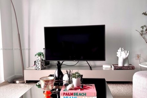 Снять в аренду кондоминиум в Майами, Флорида 2 спальни, 101.73м2, № 2047984 - фото 3