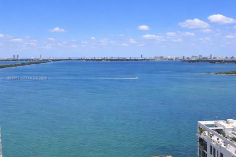 Кондоминиум с 2 спальнями в Майами, Флорида № 2047984