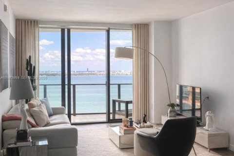 Снять в аренду кондоминиум в Майами, Флорида 2 спальни, 101.73м2, № 2047984 - фото 2