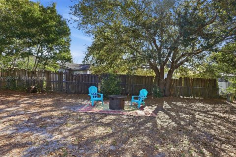 House in Deltona, Florida 3 bedrooms, 138.42 sq.m. № 2048029 - photo 3