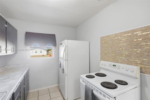 House in Deltona, Florida 3 bedrooms, 138.42 sq.m. № 2048029 - photo 17