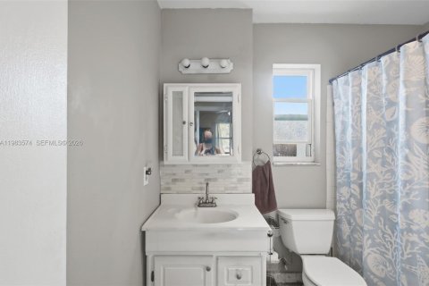 House in Deltona, Florida 3 bedrooms, 138.42 sq.m. № 2048029 - photo 26