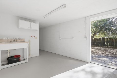 House in Deltona, Florida 3 bedrooms, 138.42 sq.m. № 2048029 - photo 2