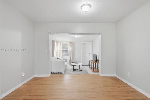 House in Deltona, Florida 3 bedrooms, 138.42 sq.m. № 2048029 - photo 6