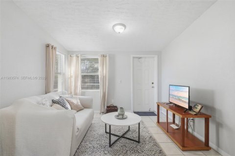 House in Deltona, Florida 3 bedrooms, 138.42 sq.m. № 2048029 - photo 13