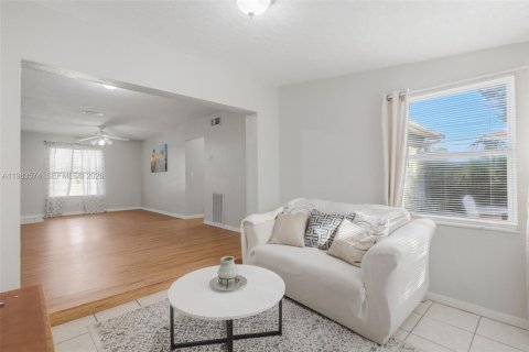 House in Deltona, Florida 3 bedrooms, 138.42 sq.m. № 2048029 - photo 14