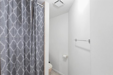 House in Deltona, Florida 3 bedrooms, 138.42 sq.m. № 2048029 - photo 28