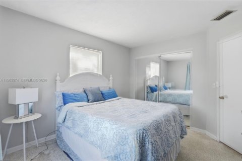 House in Deltona, Florida 3 bedrooms, 138.42 sq.m. № 2048029 - photo 23