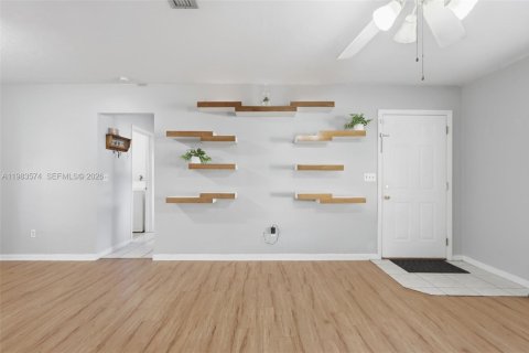 House in Deltona, Florida 3 bedrooms, 138.42 sq.m. № 2048029 - photo 20