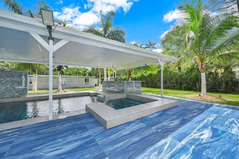 Casa en venta en Pinecrest, Florida, 5 dormitorios, 382.66 m2 № 1983796 - foto 17