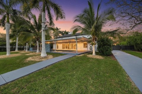 Casa en venta en Pinecrest, Florida, 5 dormitorios, 382.66 m2 № 1983796 - foto 3