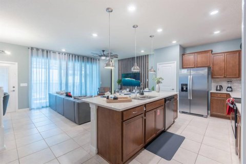 Townhouse in Davenport, Florida 5 bedrooms, 212.1 sq.m. № 1722609 - photo 5
