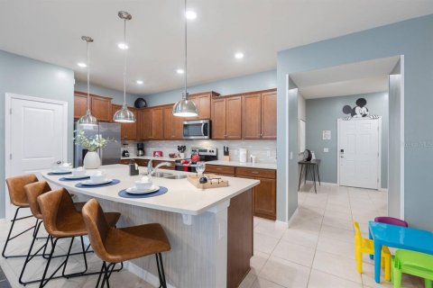 Townhouse in Davenport, Florida 5 bedrooms, 212.1 sq.m. № 1722609 - photo 4