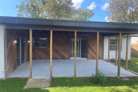 Villa ou maison à louer à Tampa, Floride: 4 chambres, 180.23 m2 № 2117537 - photo 2