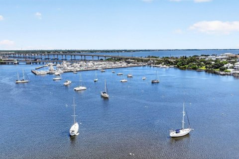 Condo in Stuart, Florida, 2 bedrooms № 2265385 - photo 4