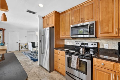 Condo in Stuart, Florida, 2 bedrooms № 2265385 - photo 26