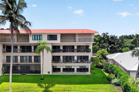 Condo in Stuart, Florida, 2 bedrooms № 2265385 - photo 2
