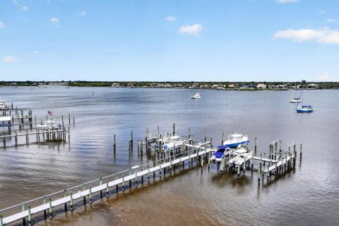 Condo in Stuart, Florida, 2 bedrooms № 2265385 - photo 3