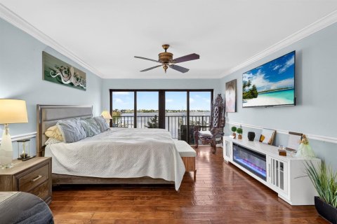 Condo in Stuart, Florida, 2 bedrooms № 2265385 - photo 28