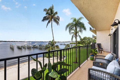 Condo in Stuart, Florida, 2 bedrooms № 2265385 - photo 21