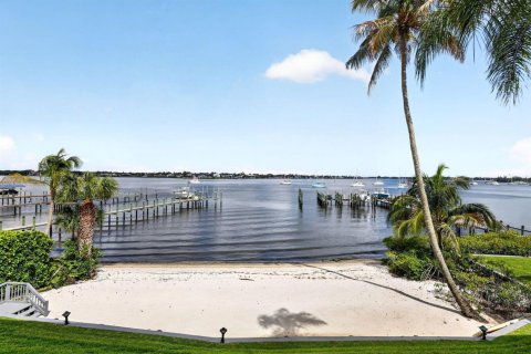 Condo in Stuart, Florida, 2 bedrooms № 2265385 - photo 19