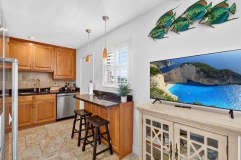 Condo in Stuart, Florida, 2 bedrooms № 2265385 - photo 23