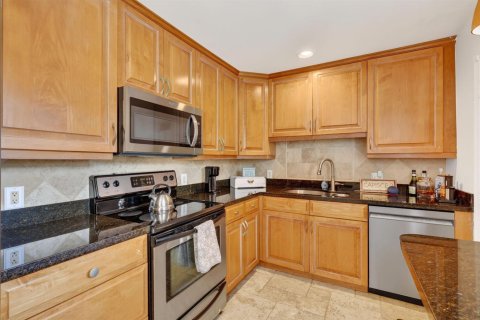 Condo in Stuart, Florida, 2 bedrooms № 2265385 - photo 24
