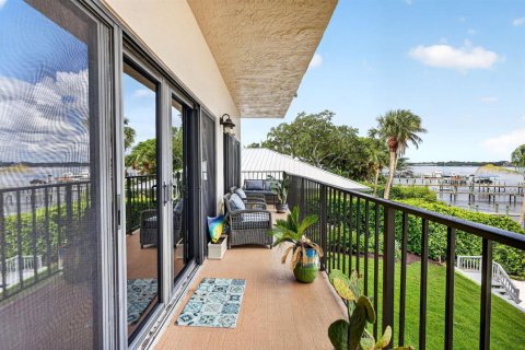 Condo in Stuart, Florida, 2 bedrooms № 2265385 - photo 16