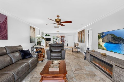 Condo in Stuart, Florida, 2 bedrooms № 2265385 - photo 15
