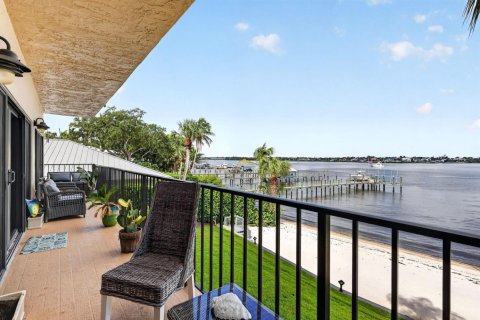 Condo in Stuart, Florida, 2 bedrooms № 2265385 - photo 14