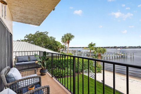 Condo in Stuart, Florida, 2 bedrooms № 2265385 - photo 20