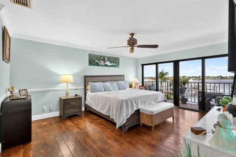 Condo in Stuart, Florida, 2 bedrooms № 2265385 - photo 27